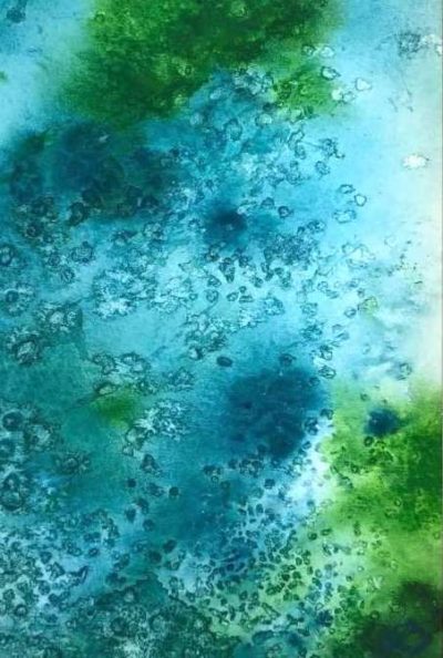 Aquarelle abstraite représentant les profondeurs de l'océan comme métaphore des émotions des femmes